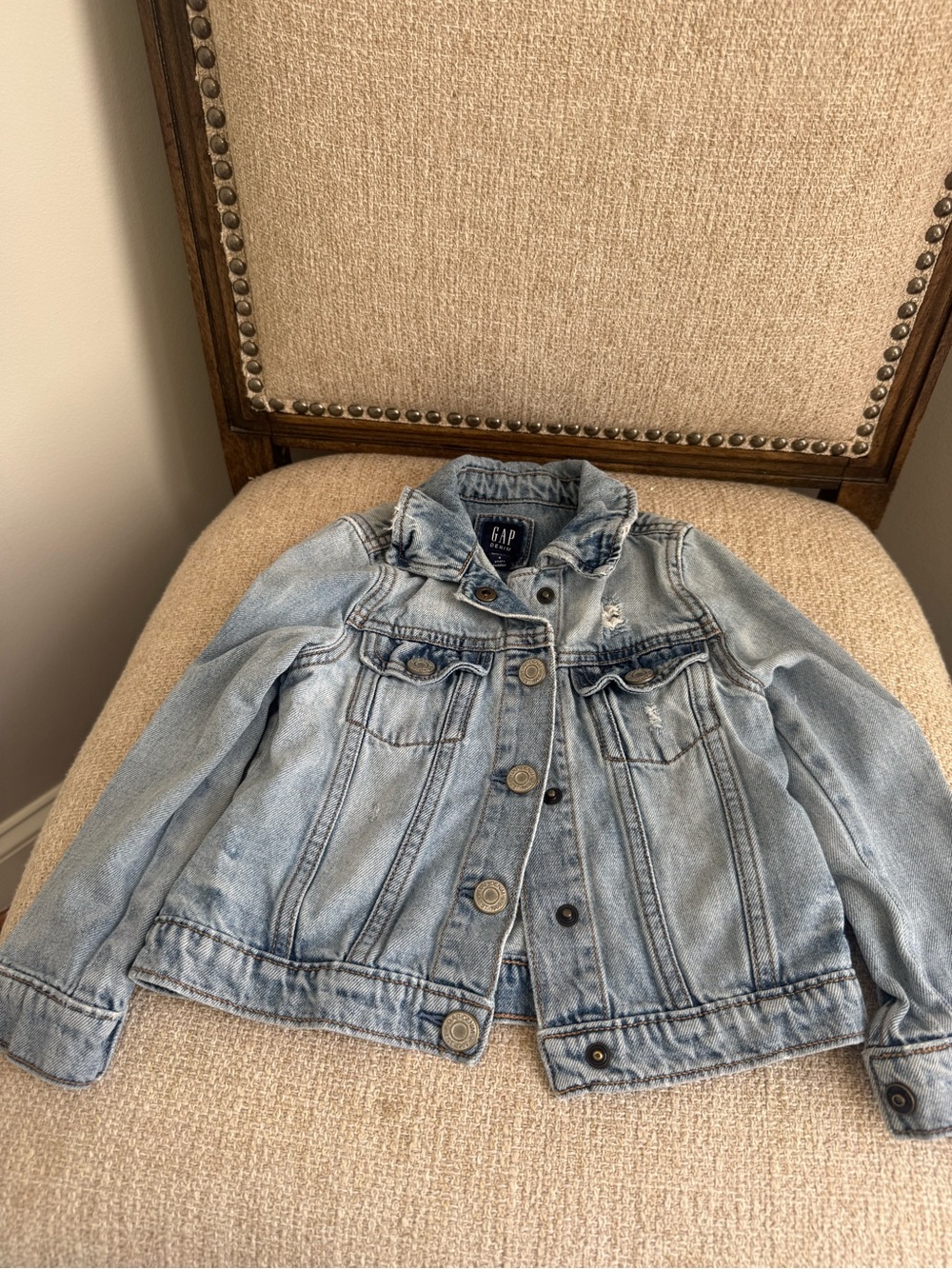 GAP Denim Light Wash Distresses Denim Jacket for toddler size 4
